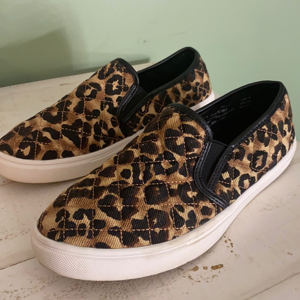 Sz 7.5 quilted leopard print sneakers